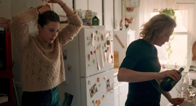 Elizabeth Olsen photo 21 of 2302