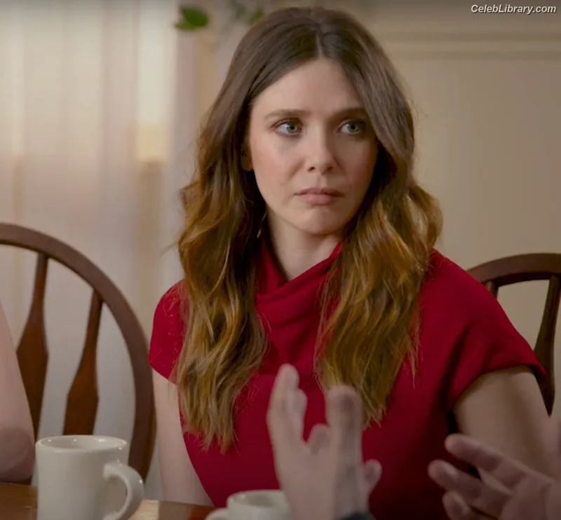Elizabeth Olsen photo 24 of 2302