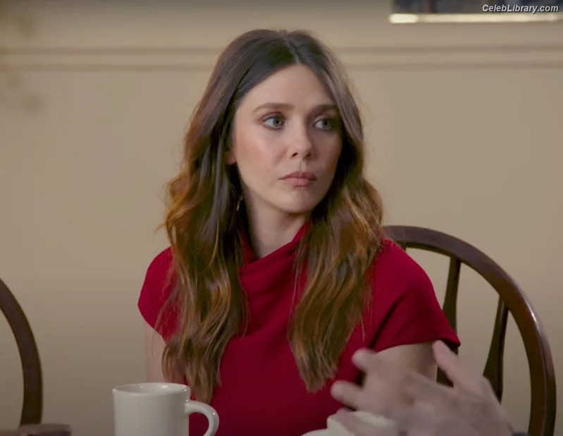 Elizabeth Olsen photo 1 of 2302