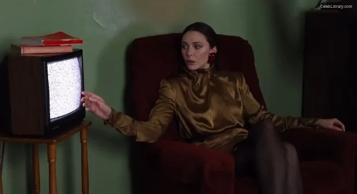 Elizabeth Olsen photo 7 of 2302