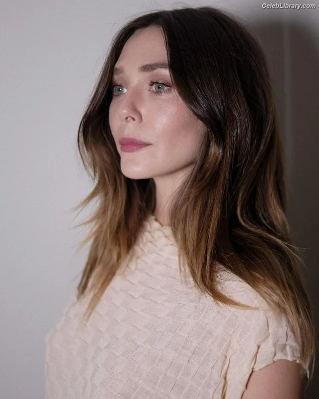 Elizabeth Olsen photo 13 of 2302