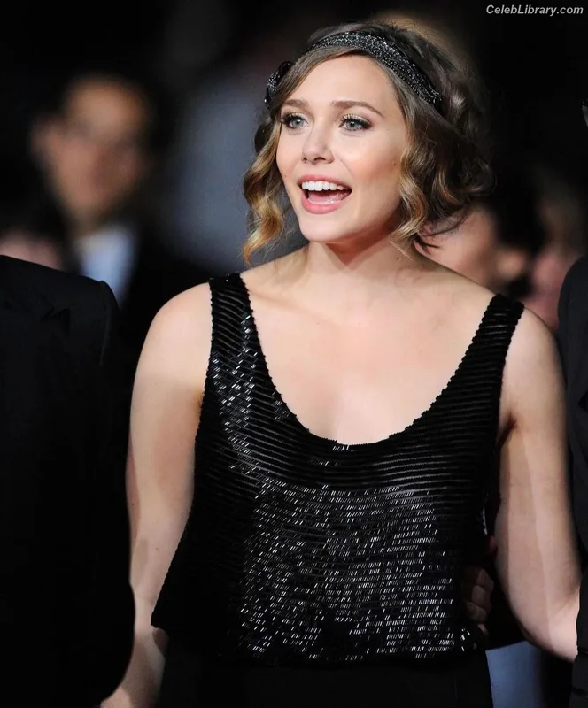 Elizabeth Olsen photo 21 of 2302