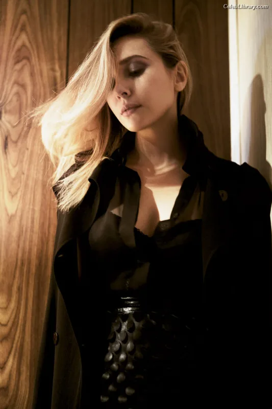 Elizabeth Olsen photo 5 of 2302