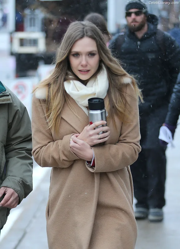 Elizabeth Olsen photo 9 of 2302