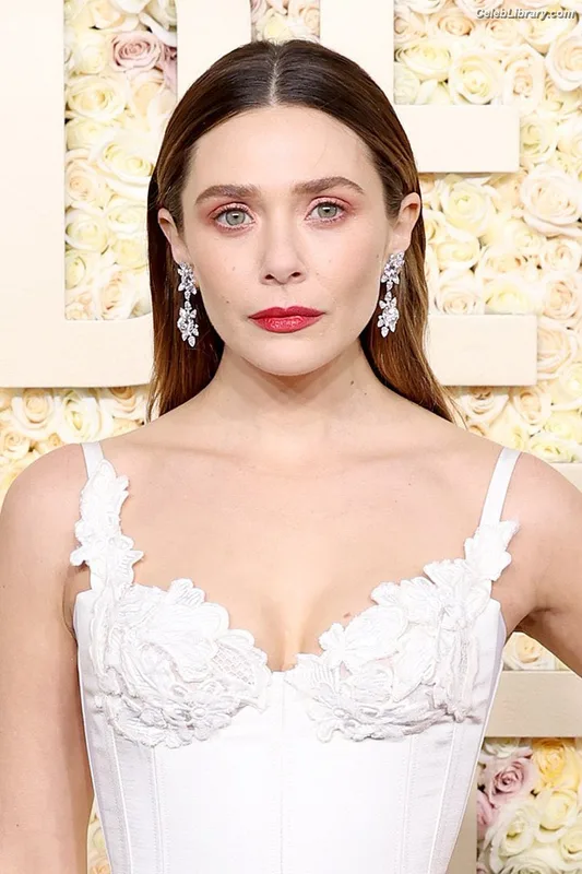 Elizabeth Olsen photo 14 of 2302