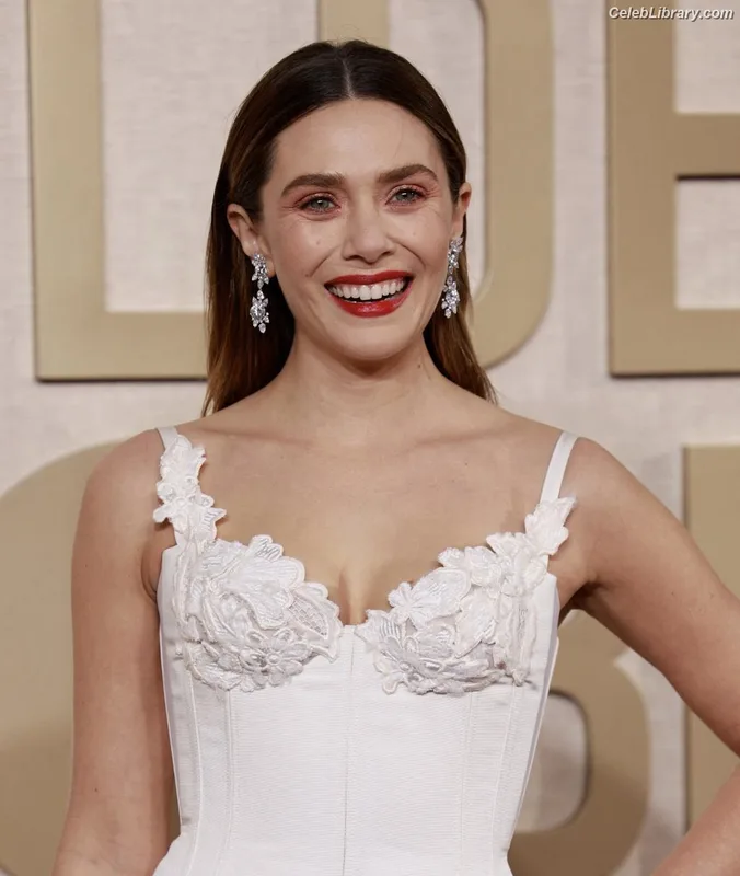 Elizabeth Olsen photo 19 of 2302