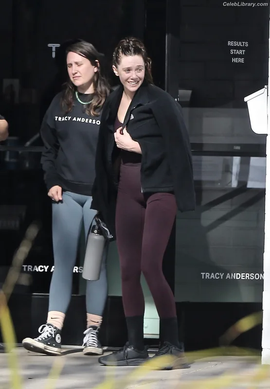 Elizabeth Olsen photo 23 of 2302