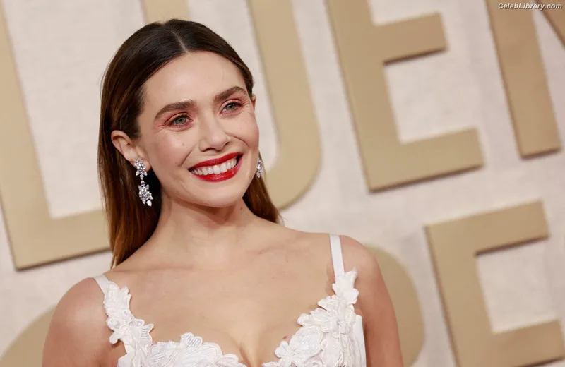 Elizabeth Olsen photo 5 of 2302