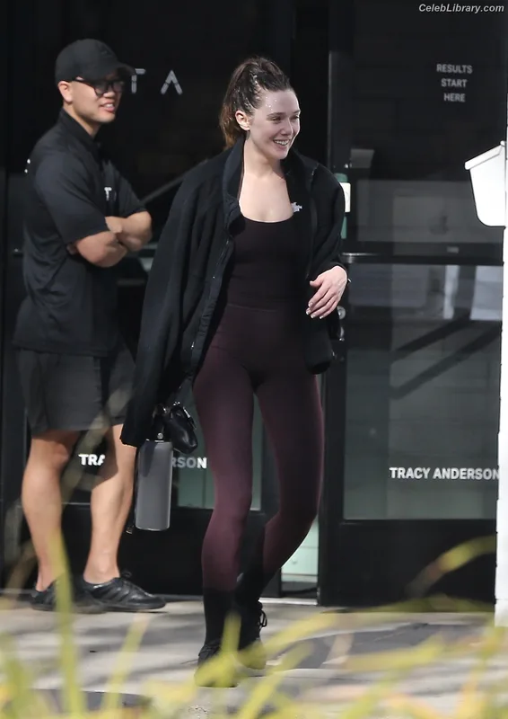 Elizabeth Olsen photo 11 of 2302