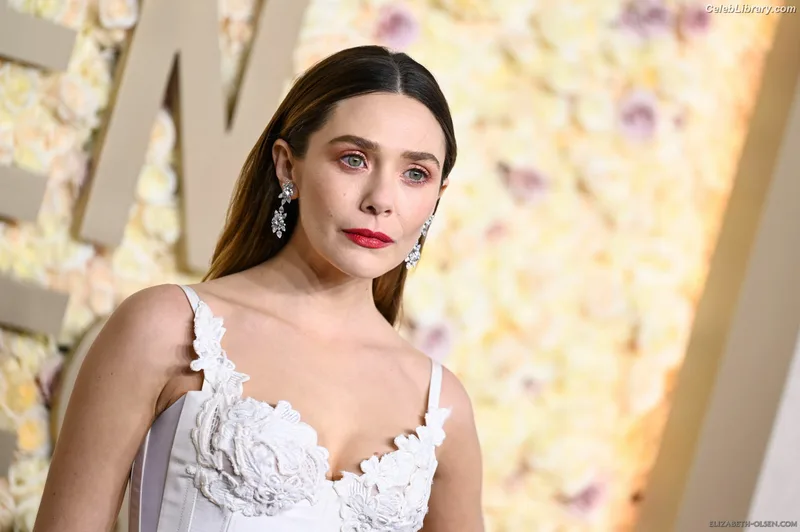Elizabeth Olsen photo 13 of 2302