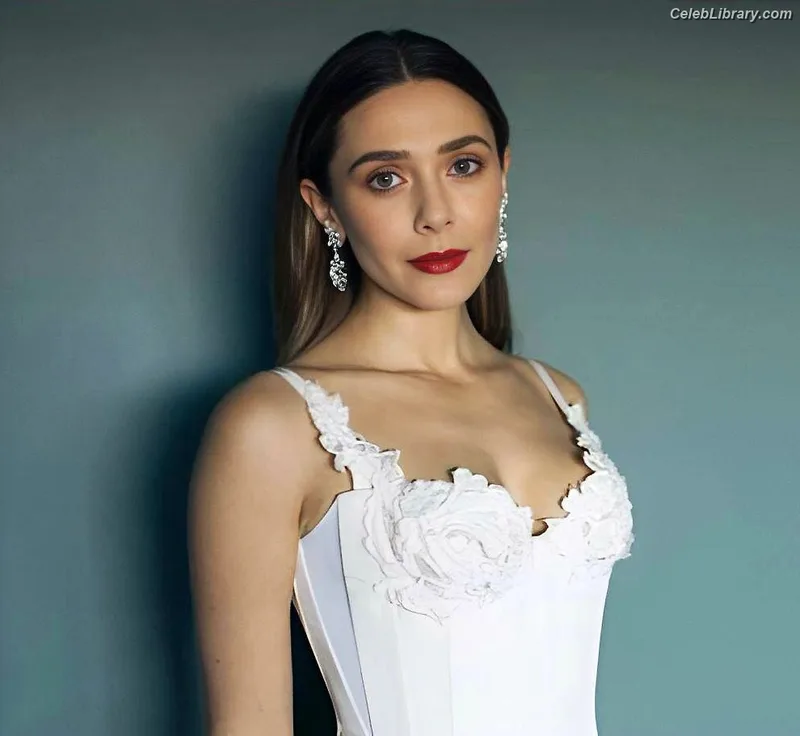 Elizabeth Olsen photo 16 of 2302
