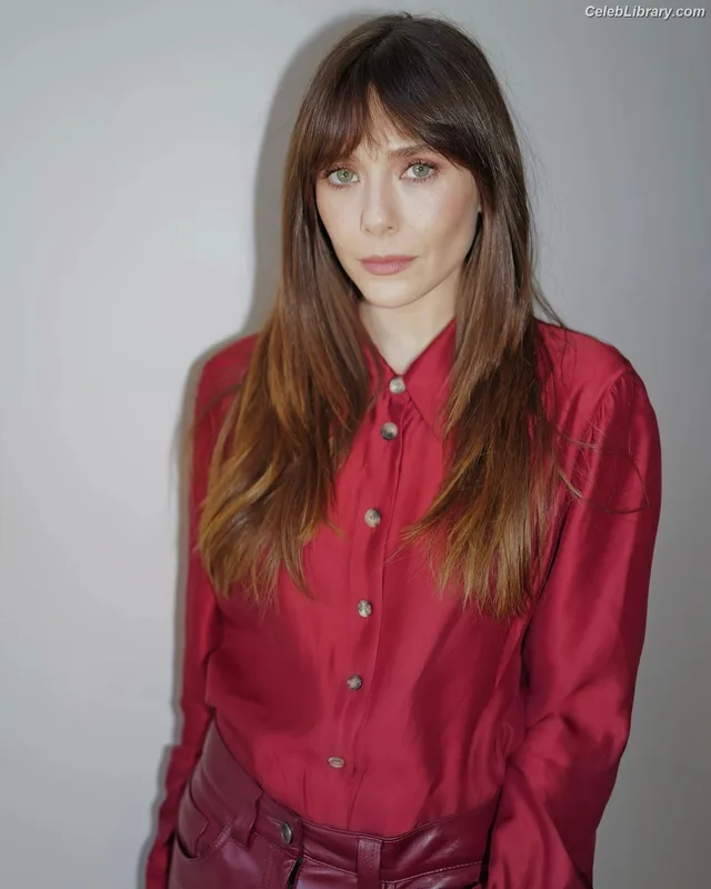 Elizabeth Olsen photo 18 of 2302