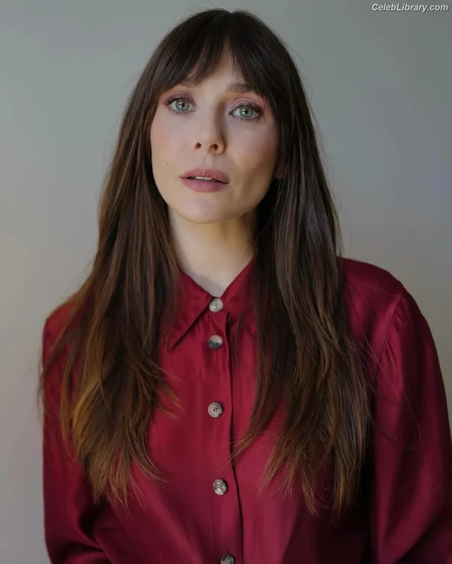 Elizabeth Olsen photo 19 of 2302