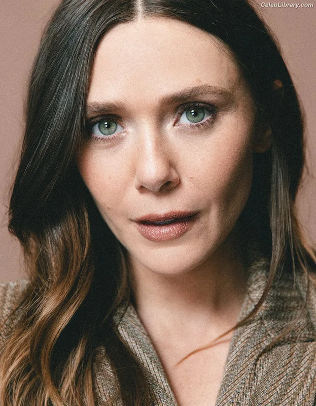 Elizabeth Olsen photo 21 of 2302