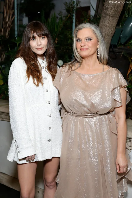 Elizabeth Olsen photo 10 of 2302