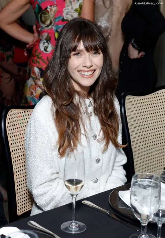 Elizabeth Olsen photo 13 of 2302