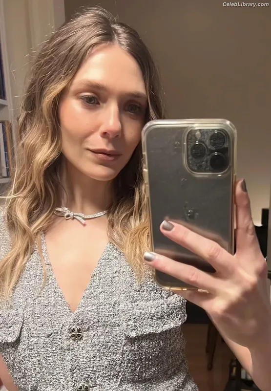 Elizabeth Olsen photo 14 of 2302