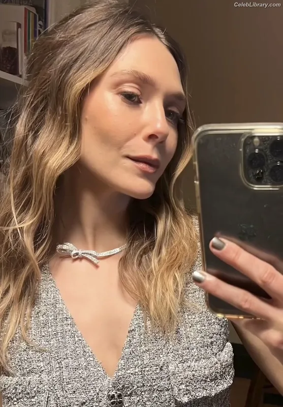 Elizabeth Olsen photo 15 of 2302