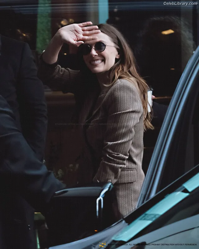 Elizabeth Olsen photo 16 of 2302