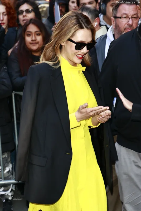 Elizabeth Olsen photo 7 of 2302