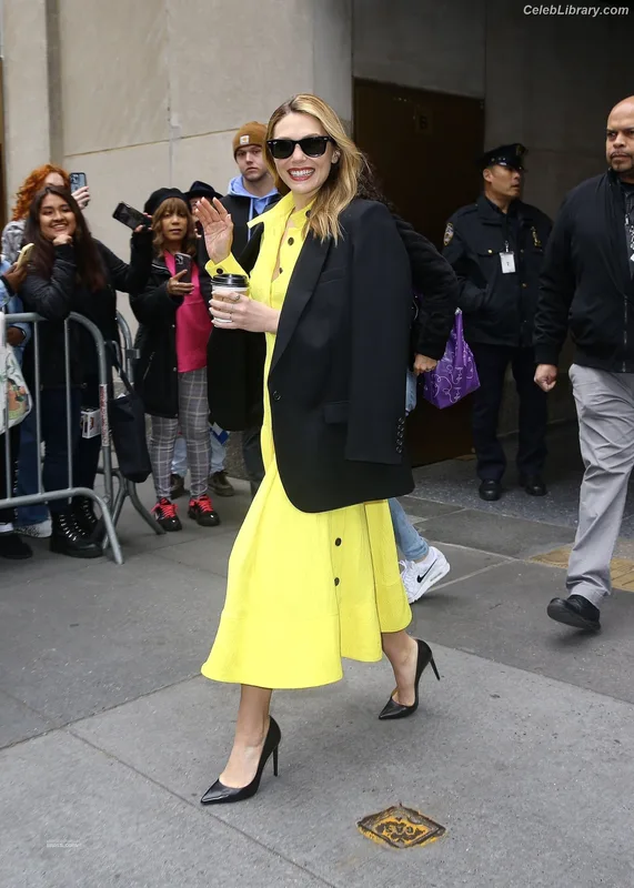 Elizabeth Olsen photo 8 of 2302
