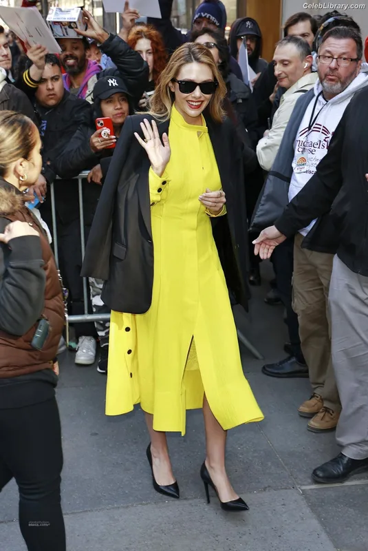 Elizabeth Olsen photo 9 of 2302