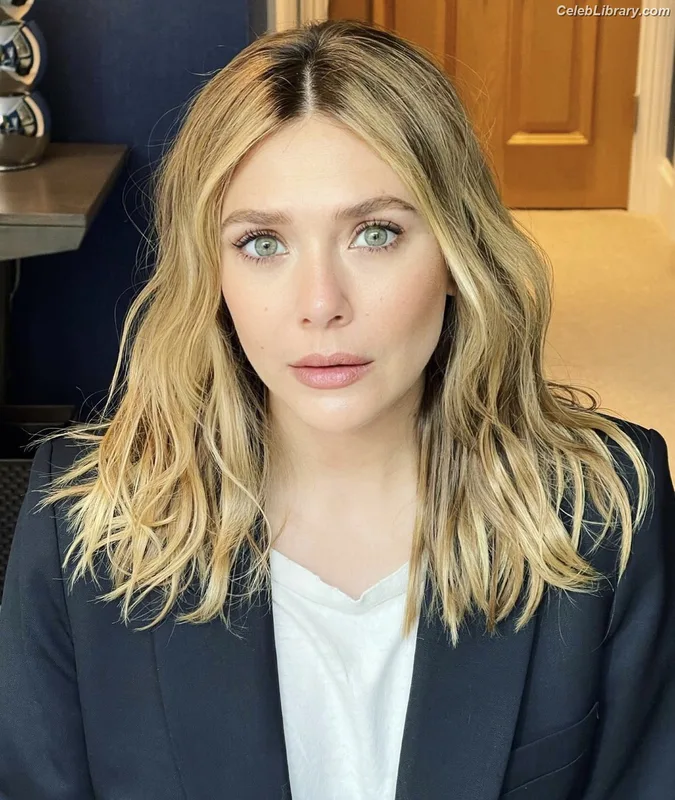 Elizabeth Olsen photo 14 of 2302