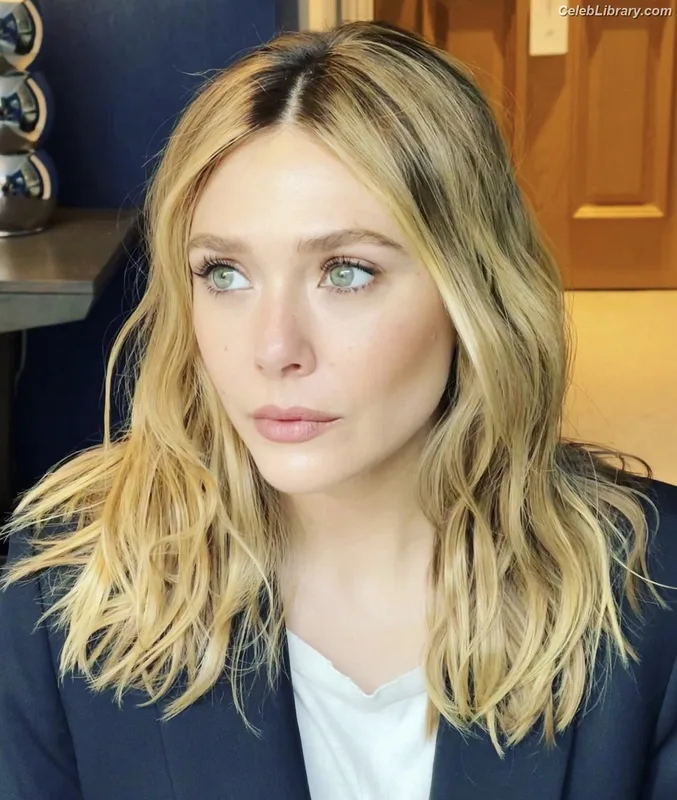 Elizabeth Olsen photo 15 of 2302