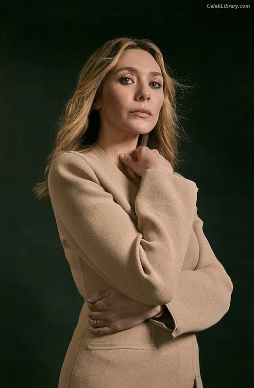 Elizabeth Olsen photo 24 of 2302