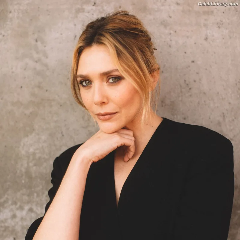 Elizabeth Olsen photo 4 of 2302