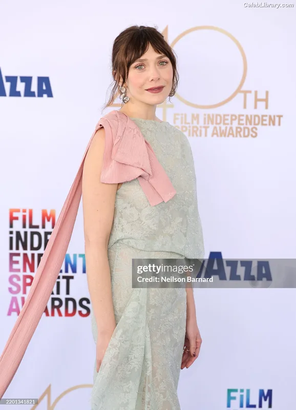 Elizabeth Olsen photo 22 of 2302