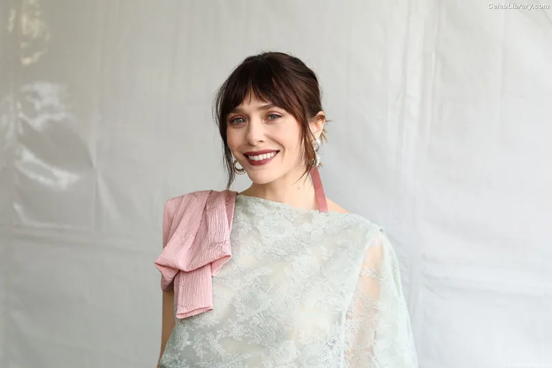 Elizabeth Olsen photo 17 of 2302