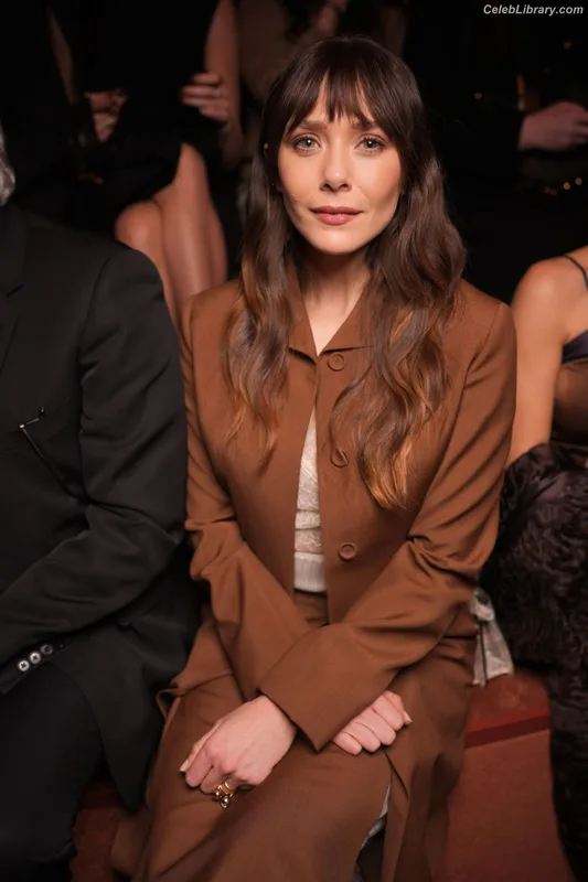 Elizabeth Olsen photo 2 of 2302