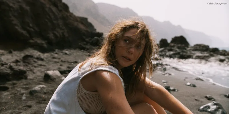 Elizabeth Olsen photo 4 of 2302