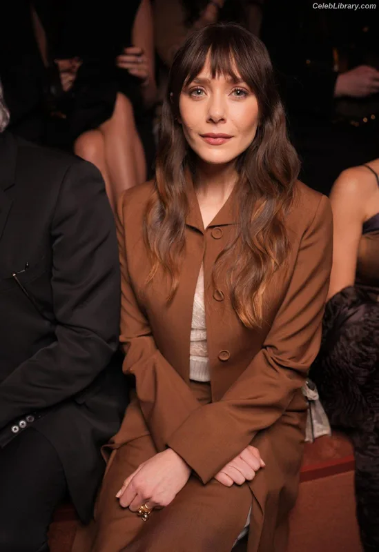Elizabeth Olsen photo 10 of 2302