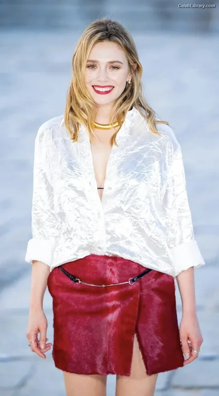 Elizabeth Olsen photo 24 of 2302