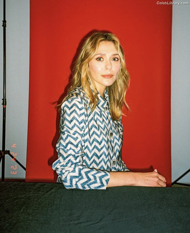 Elizabeth Olsen photo 3 of 2302