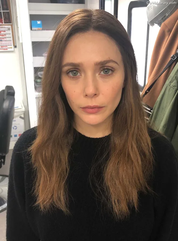 Elizabeth Olsen photo 4 of 2302