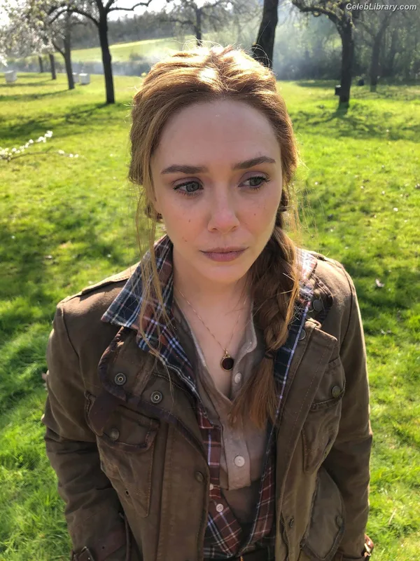 Elizabeth Olsen photo 6 of 2302