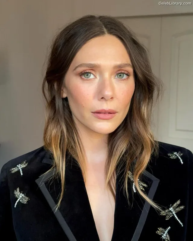 Elizabeth Olsen photo 17 of 2302