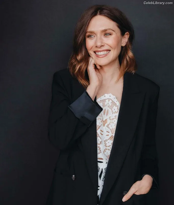 Elizabeth Olsen photo 15 of 2302