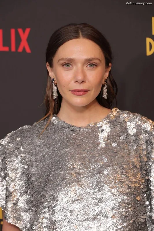 Elizabeth Olsen photo 18 of 2302