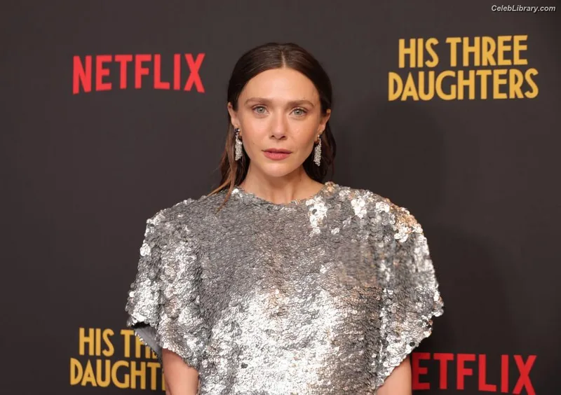 Elizabeth Olsen photo 19 of 2302