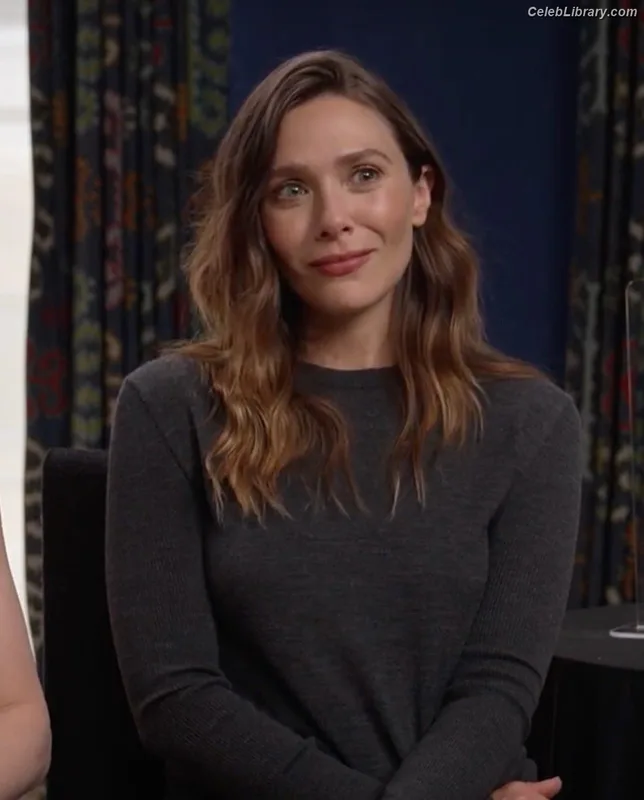 Elizabeth Olsen photo 20 of 2302