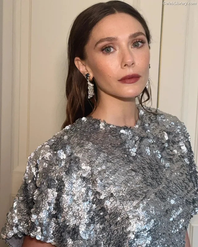 Elizabeth Olsen photo 3 of 2302