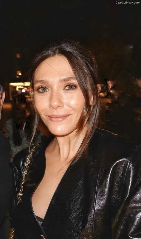 Elizabeth Olsen photo 6 of 2302