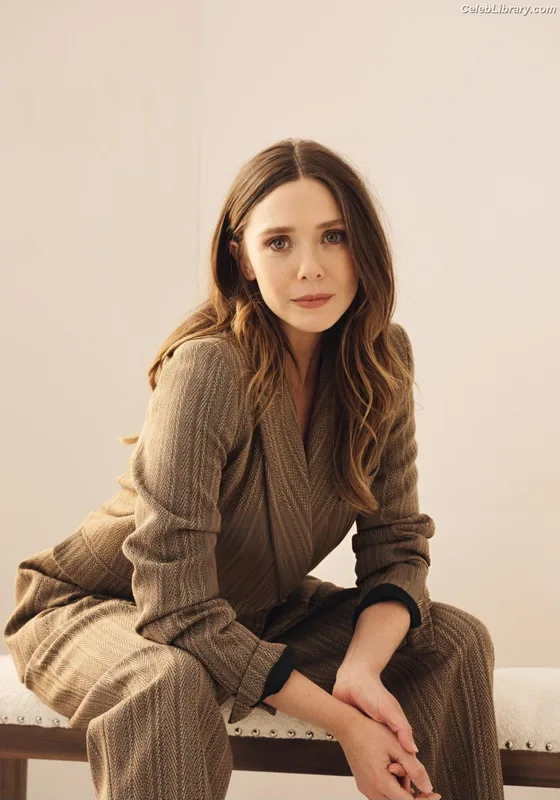Elizabeth Olsen photo 13 of 2302