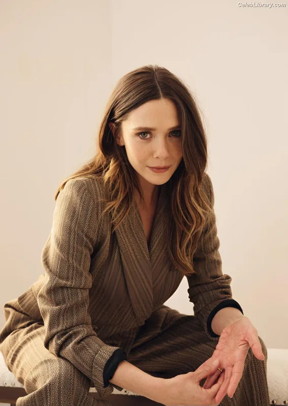Elizabeth Olsen photo 15 of 2302