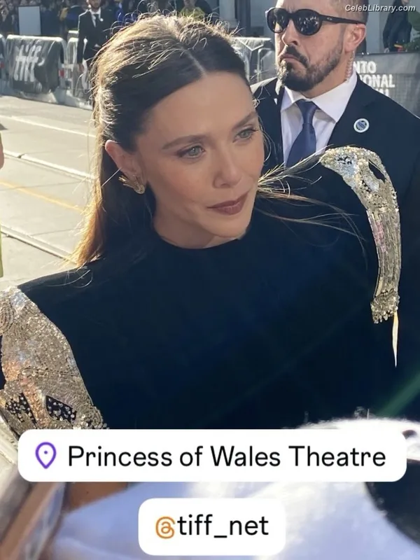 Elizabeth Olsen photo 19 of 2302