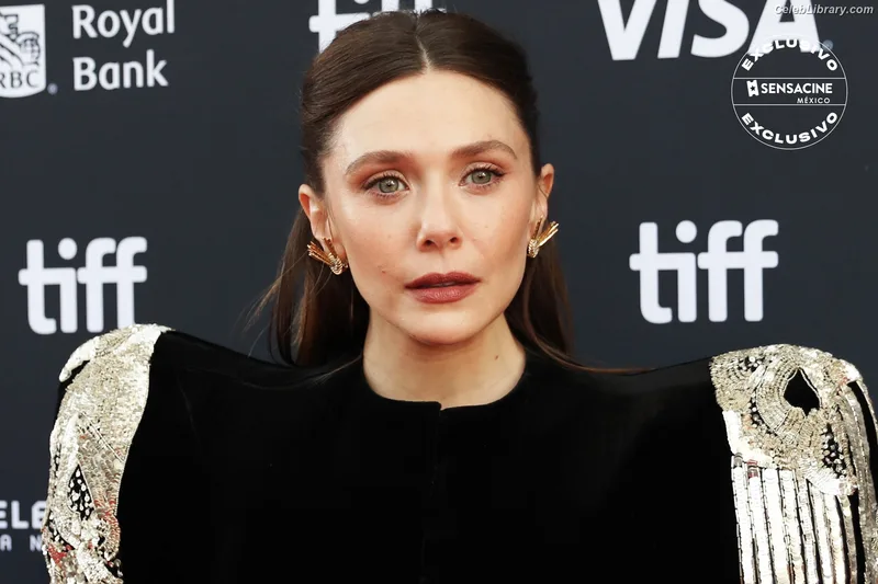 Elizabeth Olsen photo 22 of 2302